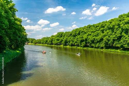 фотографія View from the Sachsenbrücke at the Clara-Zetkin-Park in Leipzig, canoeists train