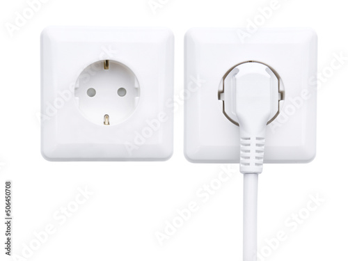 Weiße Steckdose isoliert vor weissem Hintergrund