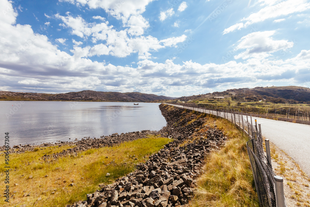 Obraz premium Summer Landscape at Rocky Lake near Falls Creek Australia