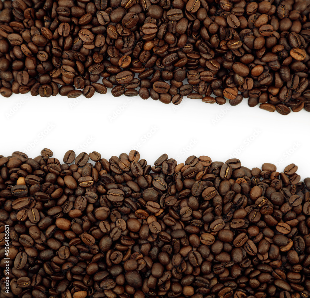 Naklejka premium Closeup of roasted brown coffee beans on plain background. Copy space