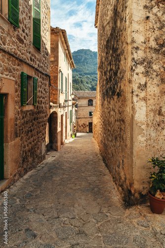 Fototapeta Naklejka Na Ścianę i Meble -  Rundgang durch Valldemossa 
Ausflug zum schönsten Dorf auf Mallorca