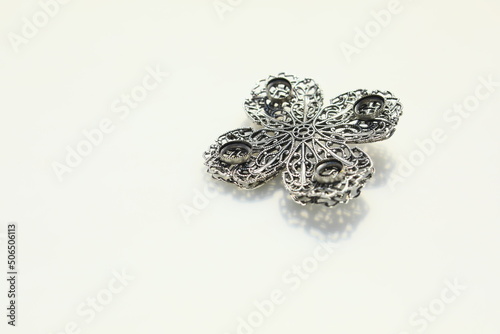 Silver tone brooch settings unfinished for crafts costume jewelry accessory © Inga
