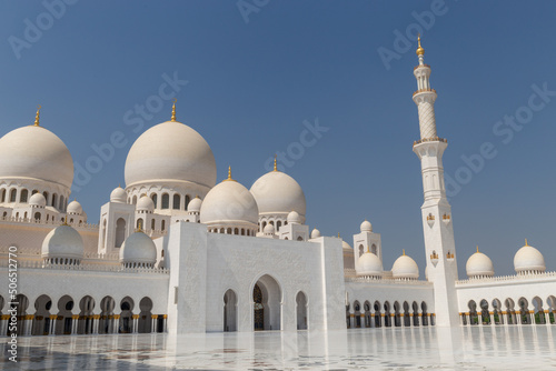 Great White Mosque, a large white marble Muslim palace