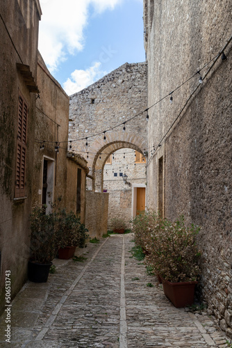 Mediterranean stone village on the island of Sicily © Rafael Prendes