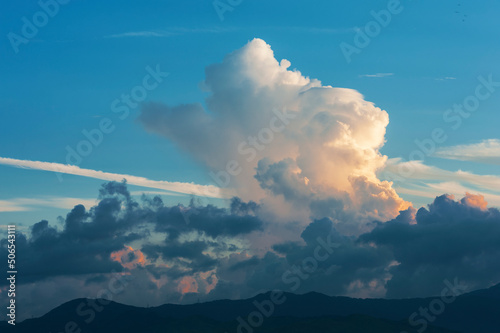 Obraz na płótnie dramatic cloud at dusk. Natural background w salonie