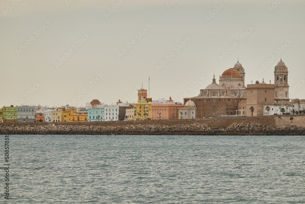 Fototapeta premium The Cathedral of Cadiz from the beach of Santa María del Mar