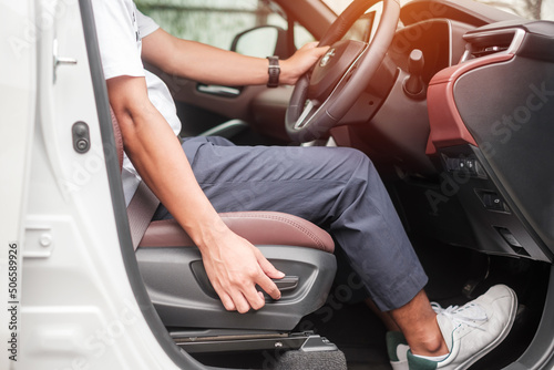 Obraz na płótnie Hand adjust car seat before drive on the road