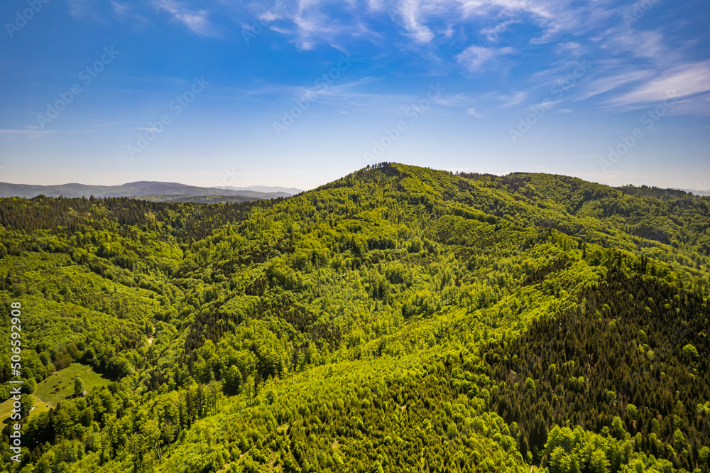 Góry, Beskid Śląski, Stożek i okolice, panorama z lotu ptaka od strony Czech wiosną