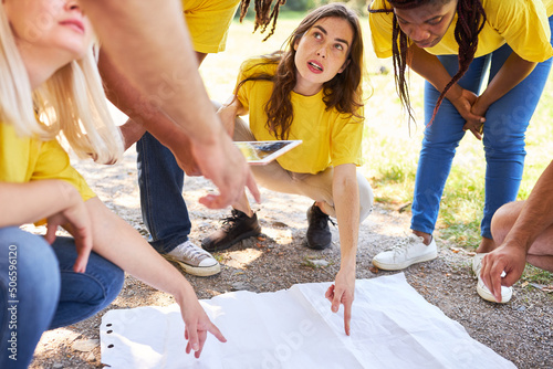 Young people discuss treasure hunts as geocaching photo