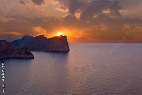 Sonnenuntergang auf Mallorca in der Nähe von Cap Formentor, Spanien photo