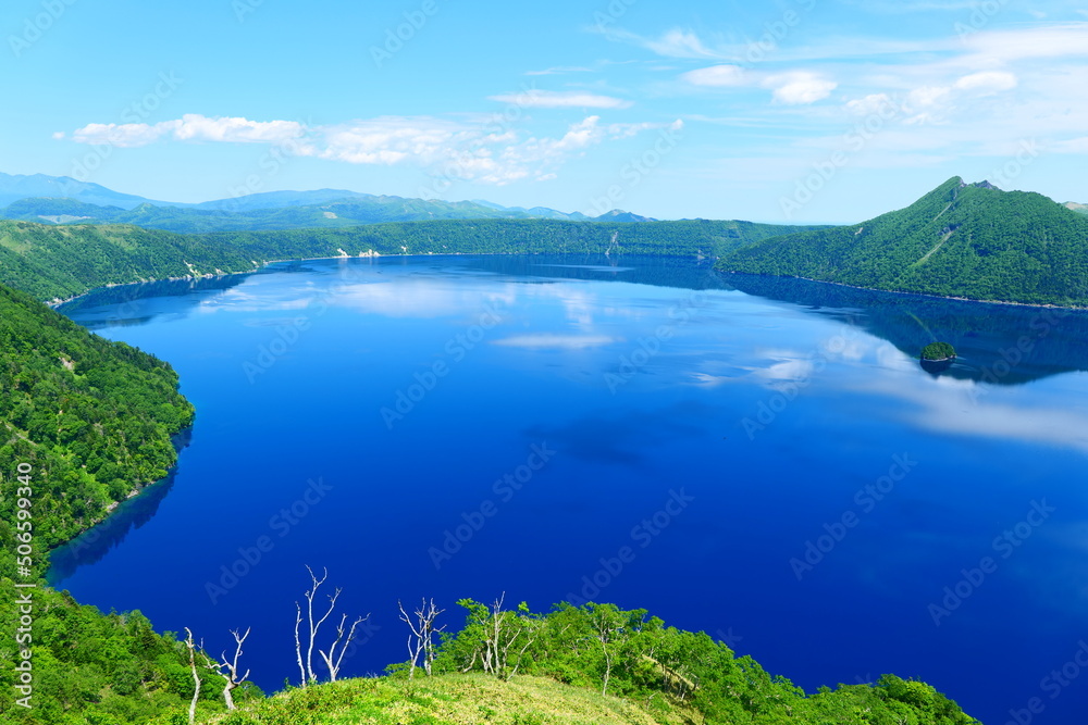 阿寒摩周国立公園。神秘の湖、摩周湖。弟子屈、北海道、日本。6月下旬。
