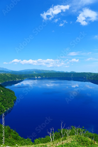 阿寒摩周国立公園。神秘の湖、摩周湖。弟子屈、北海道、日本。6月下旬。 © 義美 前田