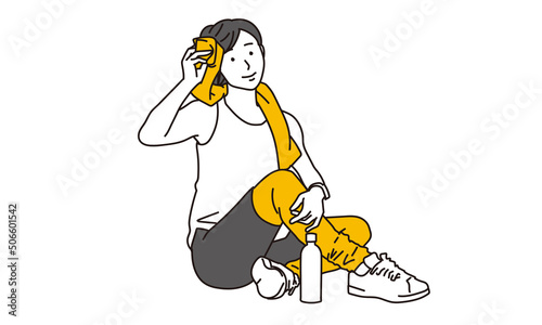 トレーニングの休憩をするアジア人女性