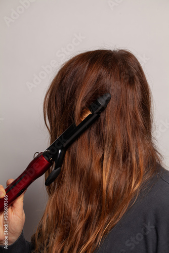 Create hair curls with curling irons