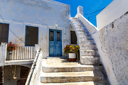 Fototapeta Naklejka Na Ścianę i Meble -  Walking in the streets of Santorini in Greece