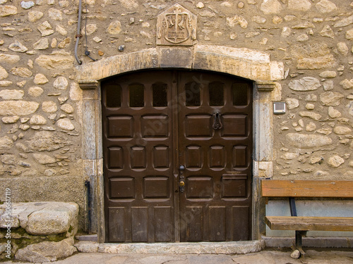 Puertas, ventanas y aldabas pirenaicas 42