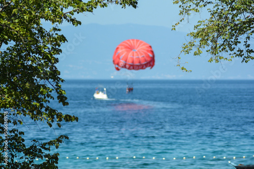 parasailing attrazione sul mare della croazia photo
