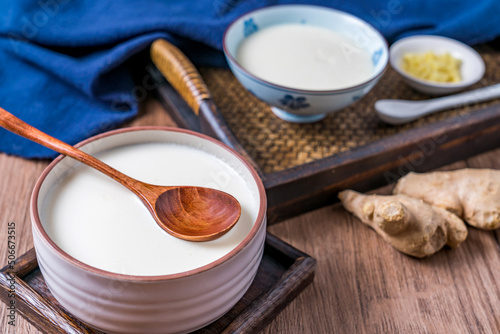 Fotografi Traditional Cantonese Dessert with Ginger Milk