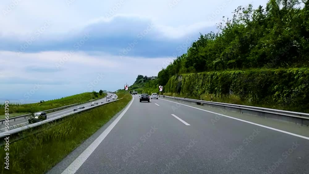Hyperlapse sur une autoroute Suisse dans le Lavaux avec des travaux Hyperlapse sur une autoroute Suisse dans le Lavaux avec des travaux