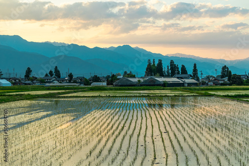 夕暮れ時の田園風景　松本市