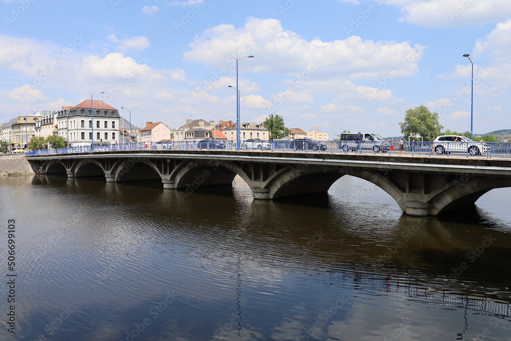 Pont Saint Pierre sur la rivière Cher, ville de Montluçon, département de l'Allier, France