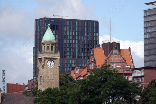 Pegelturm im Hamburger Hafen