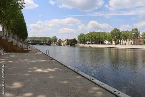 La rivière Cher dans Montluçon, ville de Montluçon, département de l'Allier, France