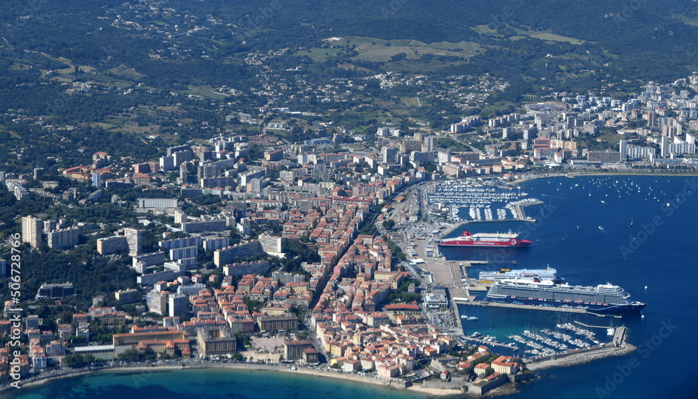 Naklejka premium survol d'ajaccio en corse