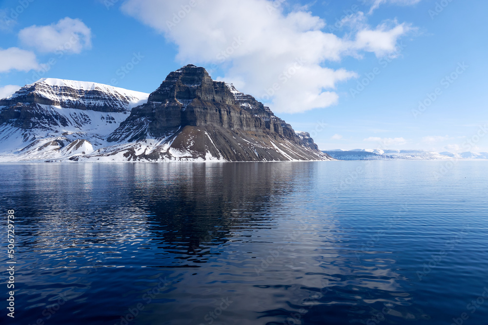 Obraz premium Svalbard. Snow in late spring. Midnight sun. Snowmobiles and Boats. Sun and clouds. Glaciers. North Pole. Ice and Iceberg. Ice caves. Reindeers. Norway.