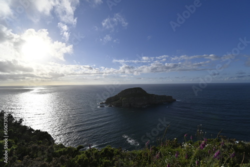 vista de la isla de la Deva  en Castrill  n  Asturias  Espa  a