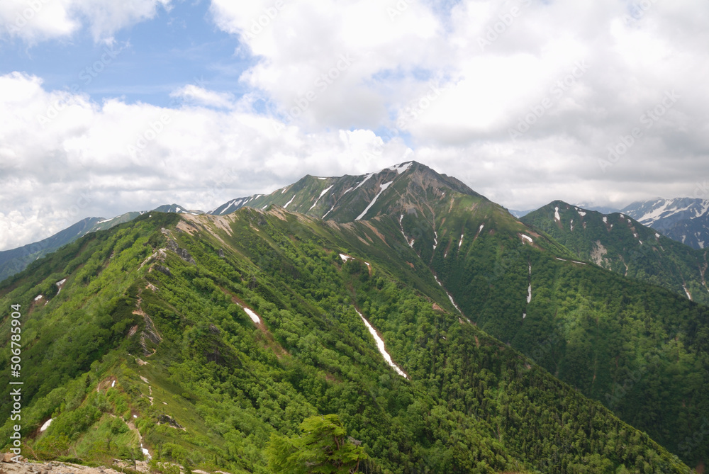 the trail course for Mt. Tsubakuro-dake / 燕岳へ続く表銀座縦走路，盛夏の登山道