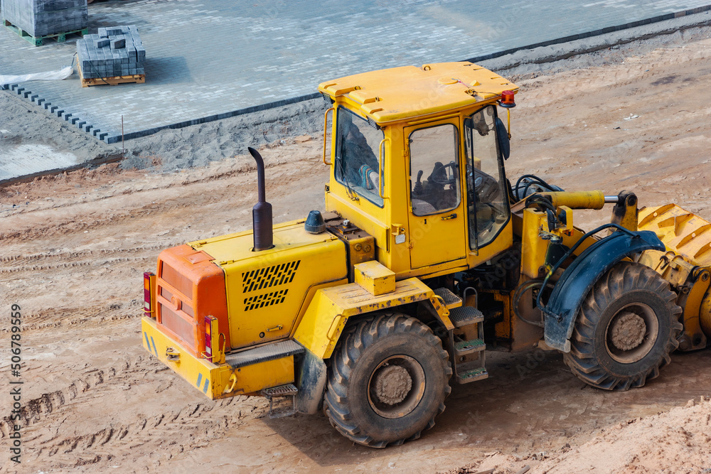 Heavy-duty vibratory roller for asphalt paving. Road construction. Construction of roads and urban transport communications. Heavy machinery. Heavy-duty vibratory roller for asphalt paving. Road construction. Construction of roads and urban transport communications. Heavy machinery.