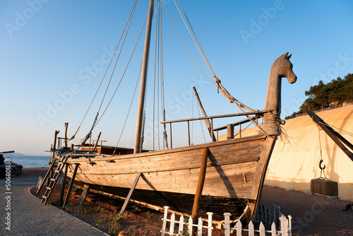 Foto Antique Phoenicia ship hippoi in Urla Liman Tepe maritime archeology excavation and research center
