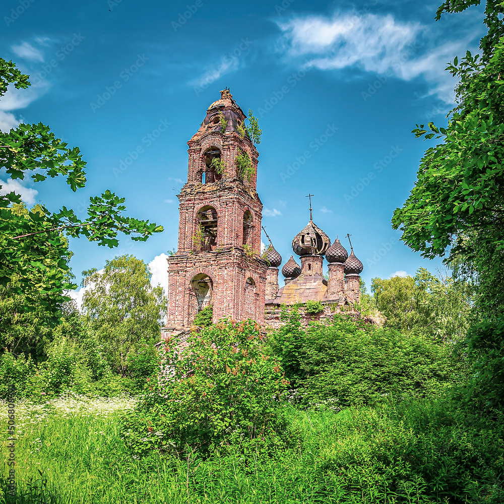 Fototapeta premium the destroyed Orthodox church