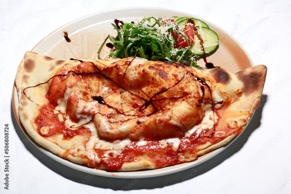 Pizza Calzone, Salat