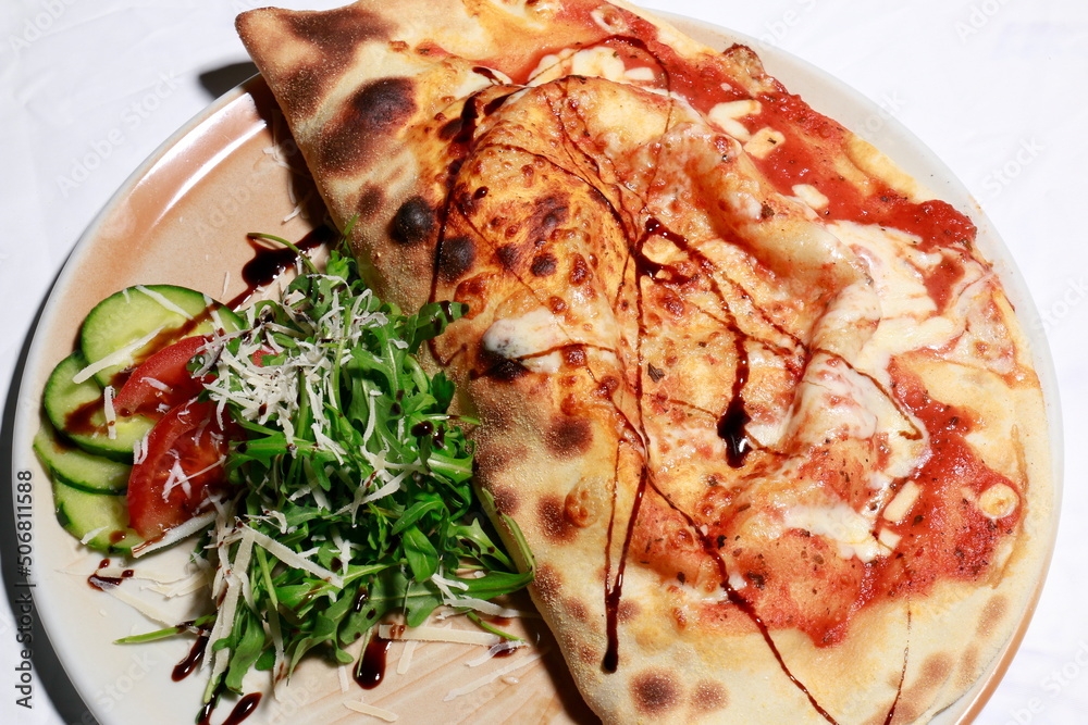 Pizza Calzone, Salat