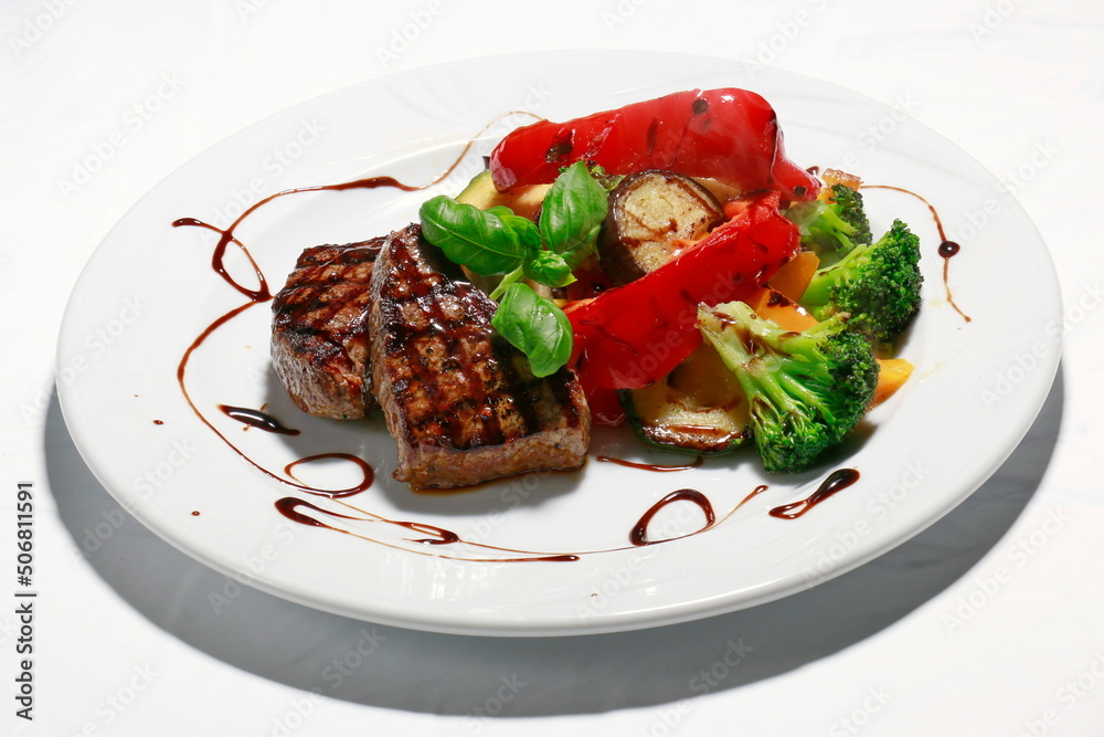 Steak mit Paprika und Brokkoli Gemüse