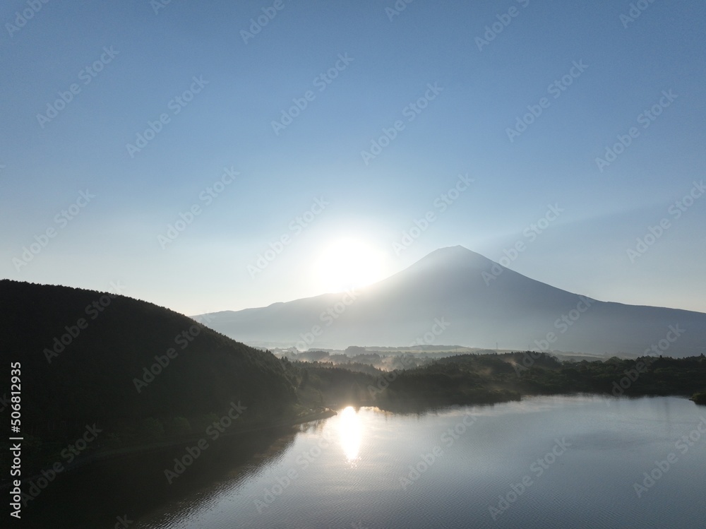 田貫湖、朝霧高原からの世界遺産、富士山を空撮した風景。 田貫湖、朝霧高原からの世界遺産、富士山を空撮した風景。