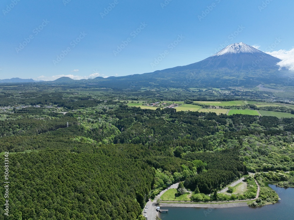 田貫湖、朝霧高原からの世界遺産、富士山を空撮した風景。 田貫湖、朝霧高原からの世界遺産、富士山を空撮した風景。
