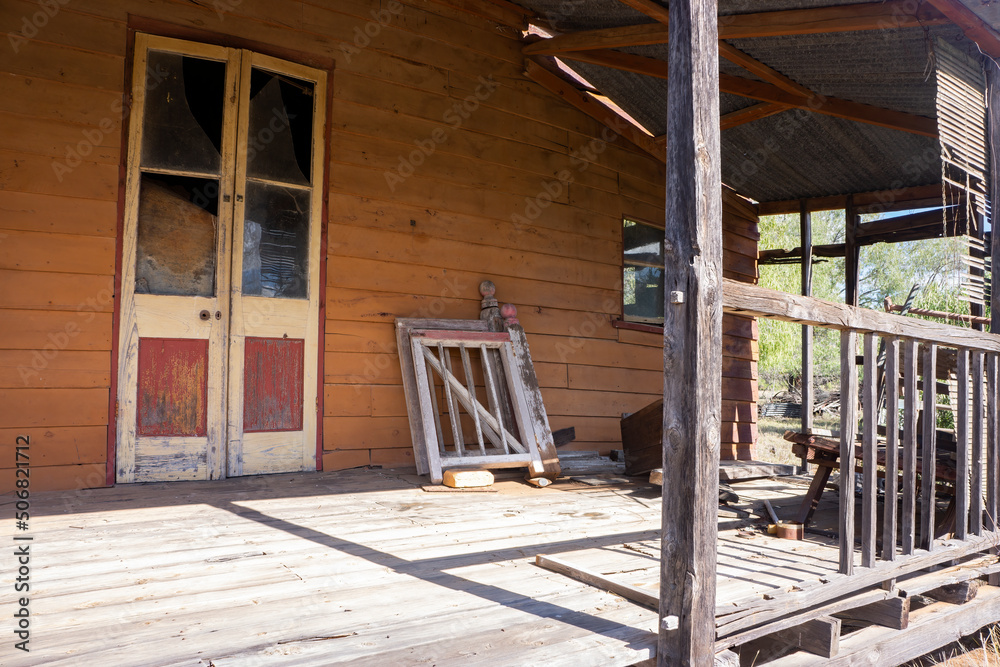 Obraz premium Veranda of an old abandoned wooden Queenslander house in the outback Queensland, Australia now derelict.