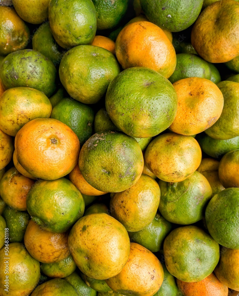 Orange fruit in the market