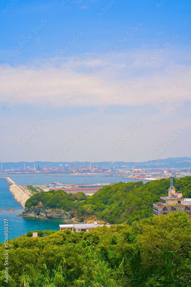Fototapeta premium 和歌山市雑賀崎灯台から見た製鉄所