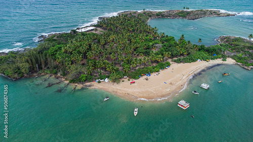 Ilha de Santo Aleixo em Pernambuco é um espetáculo de belezas naturais. Com origem vulcânica, praias com mar transparente e calmo.


 photo