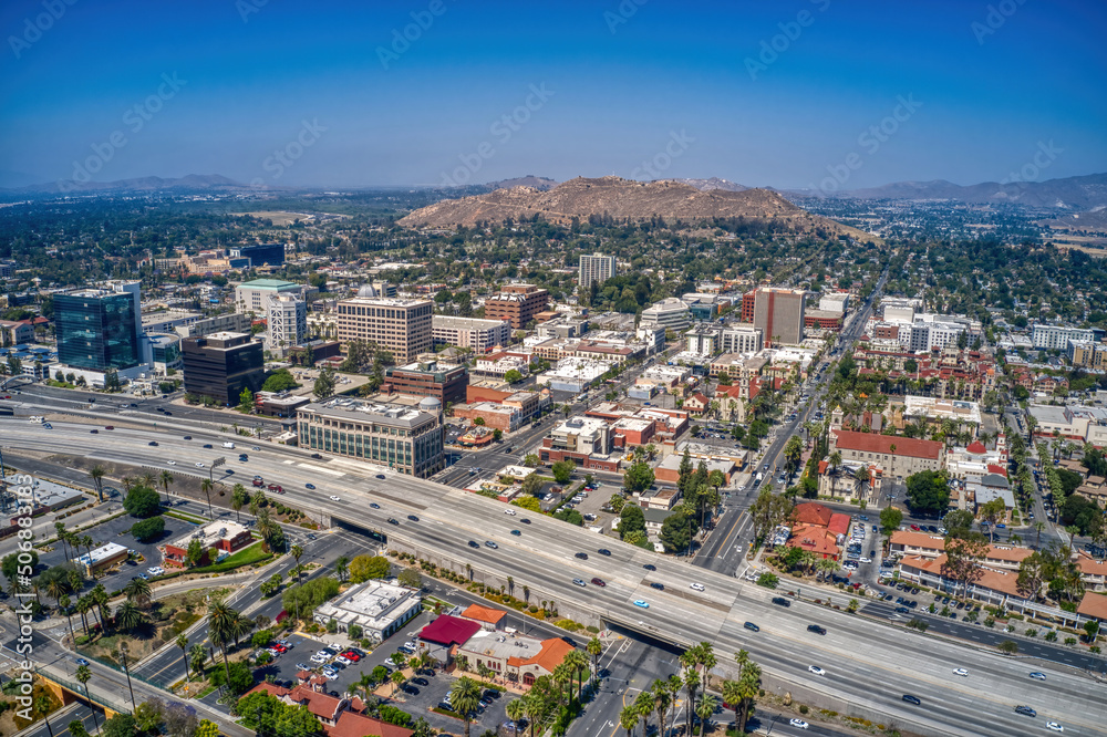 Aerial View of the Los Angeles Suburb of Riverside, California - obrazy, fototapety, plakaty 