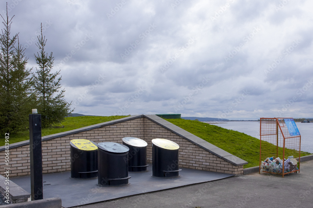 closed garbage systems. separation of garbage. environmentally correct garbage cans closed garbage systems. separation of garbage. environmentally correct garbage cans