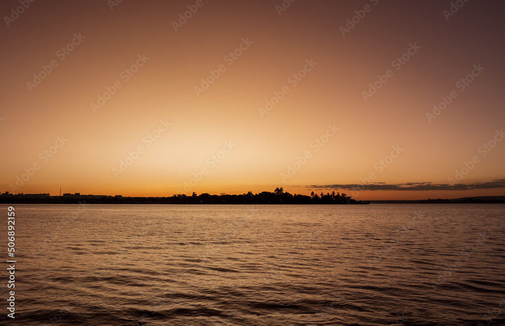 Naklejka premium sunset over the lake