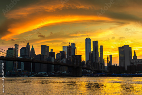Brooklyn Bridge and Manhattan at sunset © Sergii Figurnyi