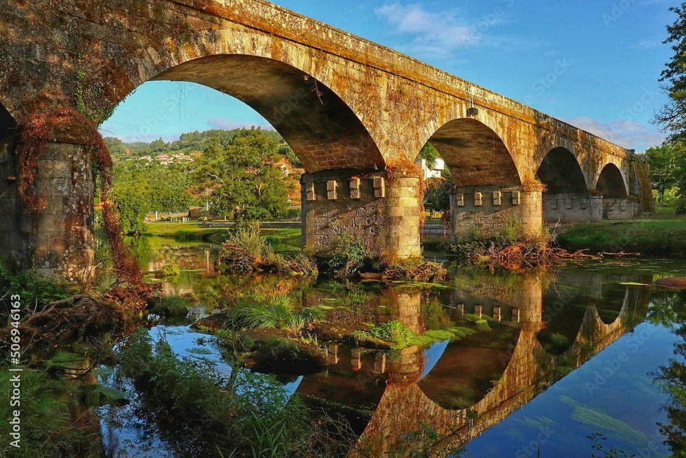 Fototapeta premium Puente sobre un río de Galicia