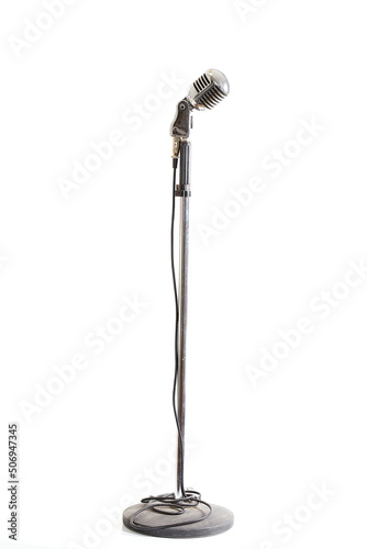 Micrófono retro sobre fondo blanco
