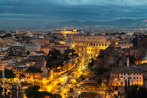 Colosseum at night in Rome © Sergii Figurnyi